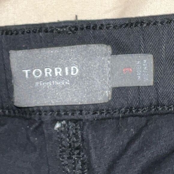 Torrid black stretchy comfy cuffed shorts!! - Picture 8 of 9